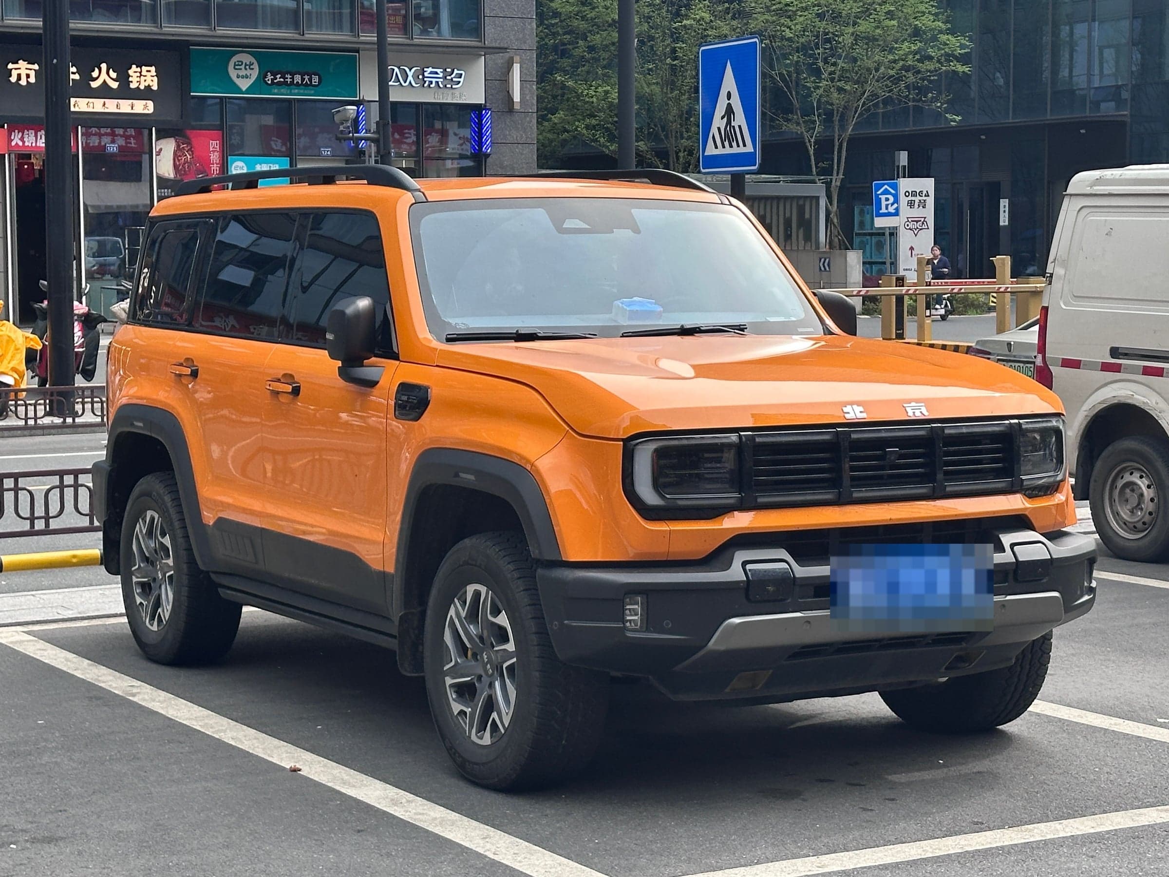 BAIC BJ40 — вид спереди-сбоку (фото модели)