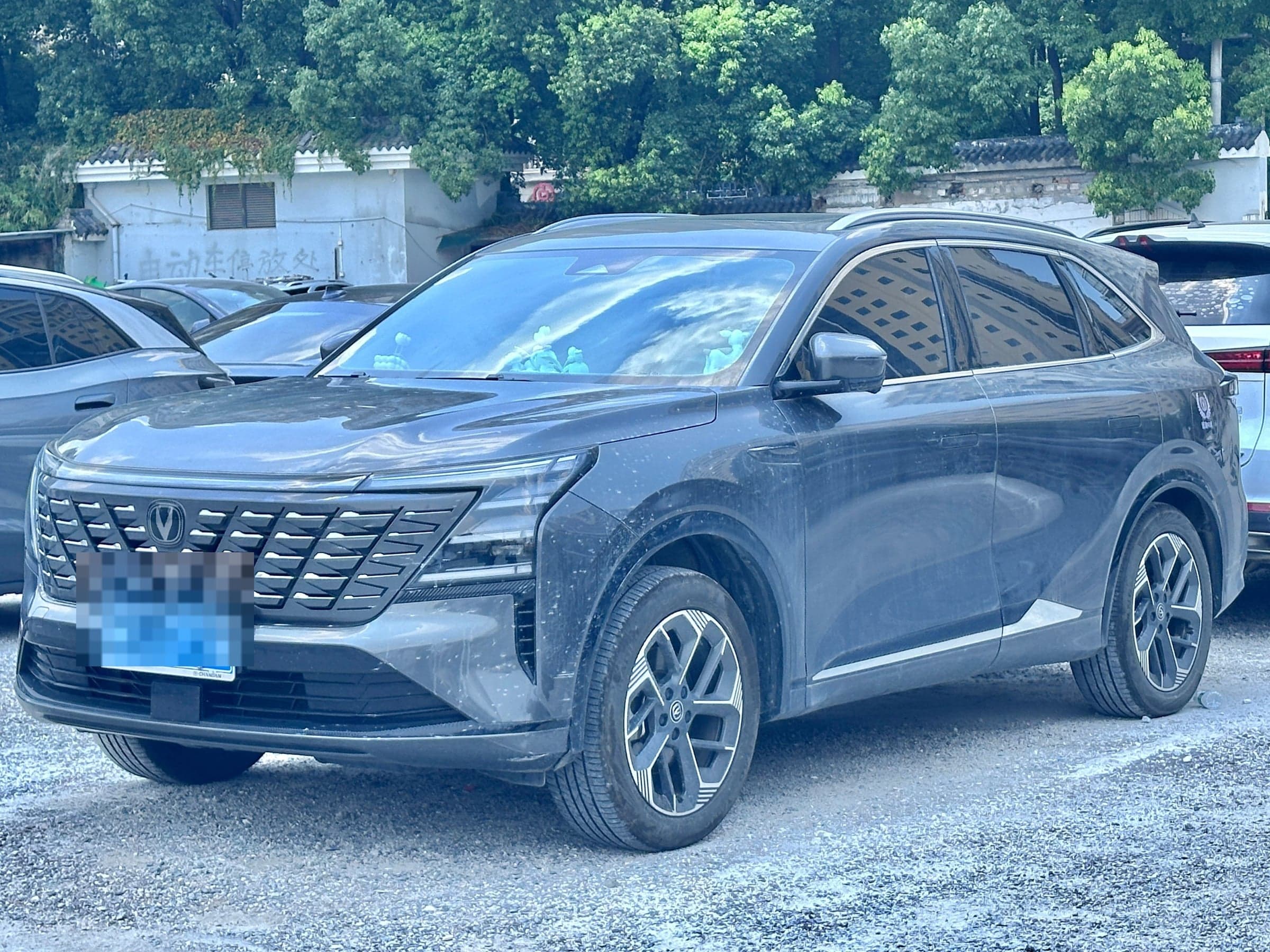 Changan CS75 Plus — вид спереди-сбоку (фото модели)
