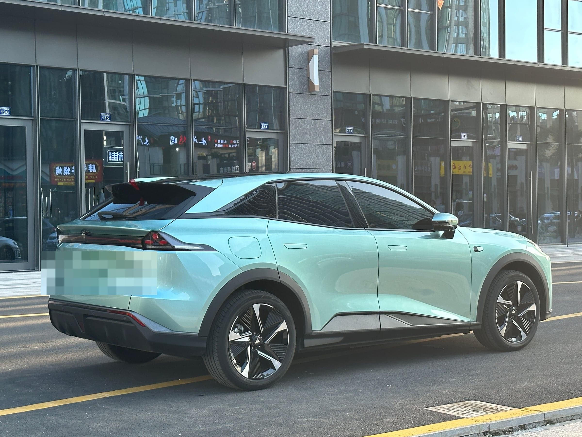 Changan Deepal S07 — вид сбоку (фото модели)
