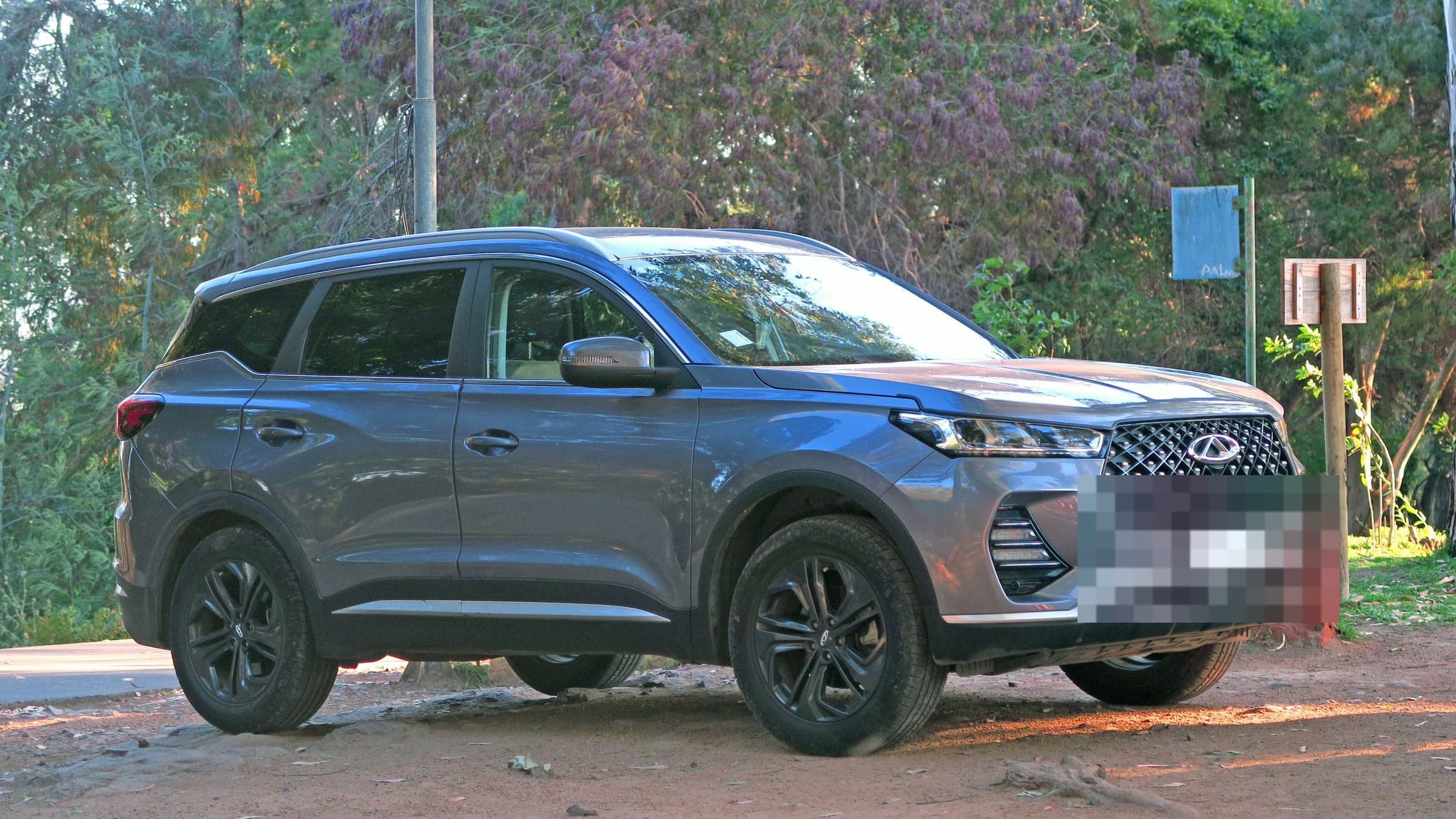 Chery Tiggo 7 Plus — вид спереди-сбоку (фото модели)