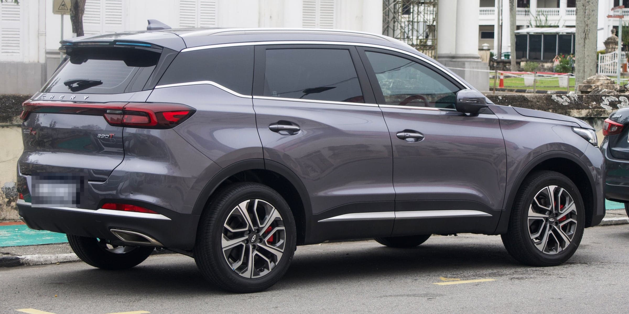 Chery Tiggo 7 Plus — вид сзади-сбоку (фото модели)