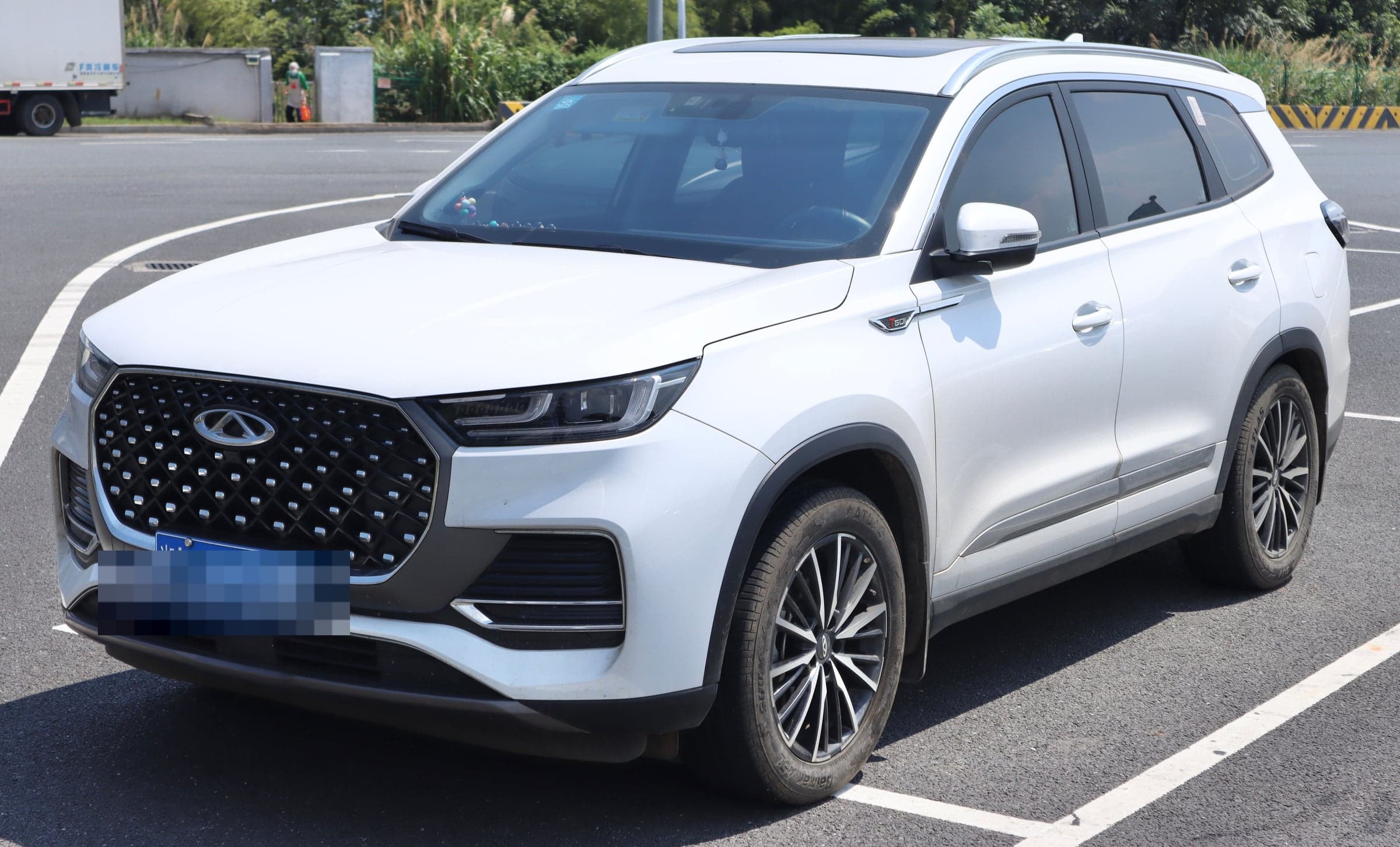 Chery Tiggo 8 Pro Max — вид спереди-сбоку (фото модели)