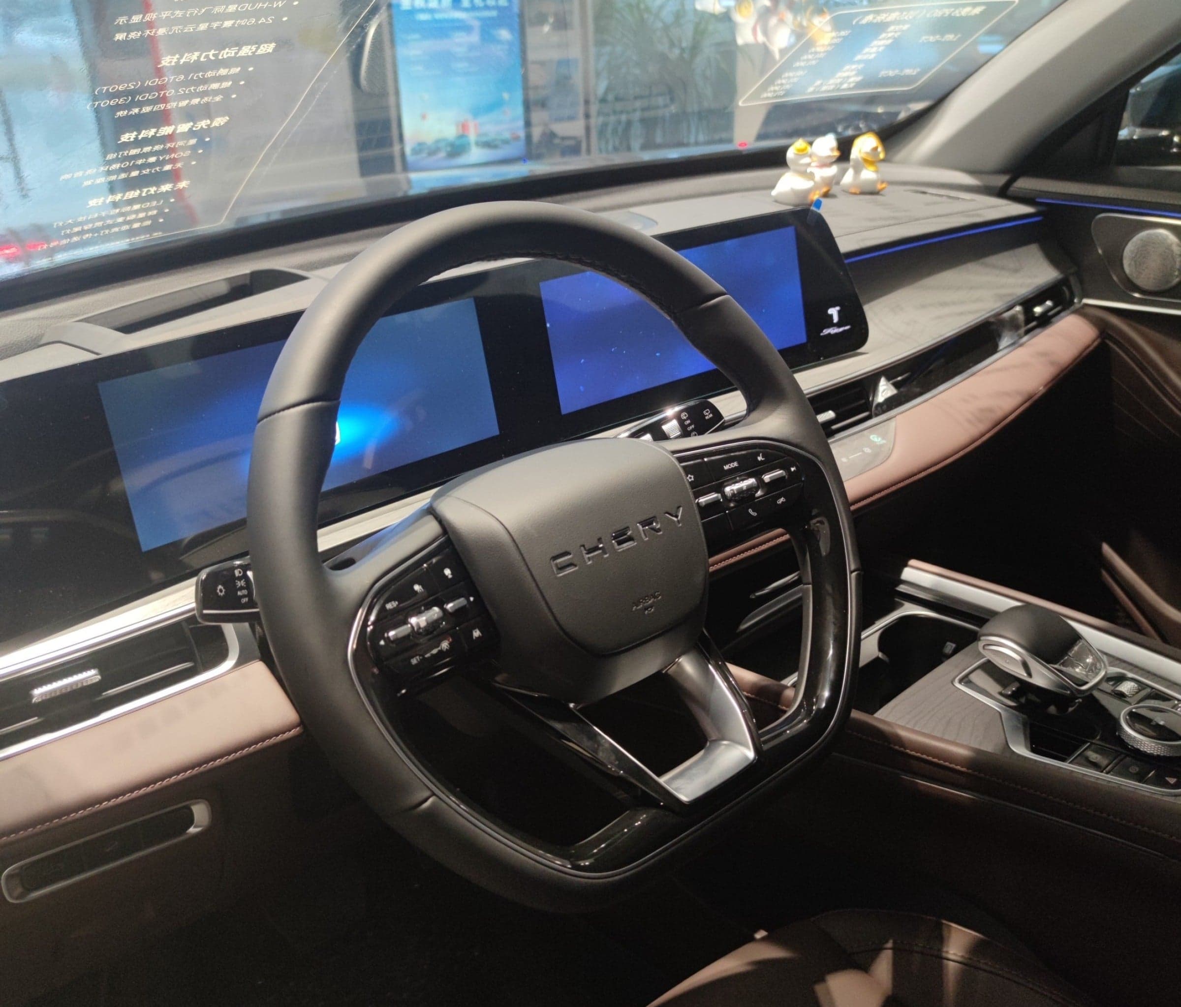 Chery Tiggo 8 Pro Max — руль и приборы (фото модели)