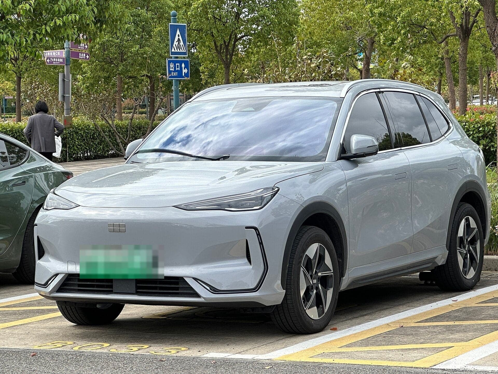 Geely Galaxy E5 — вид спереди-сбоку (фото модели)