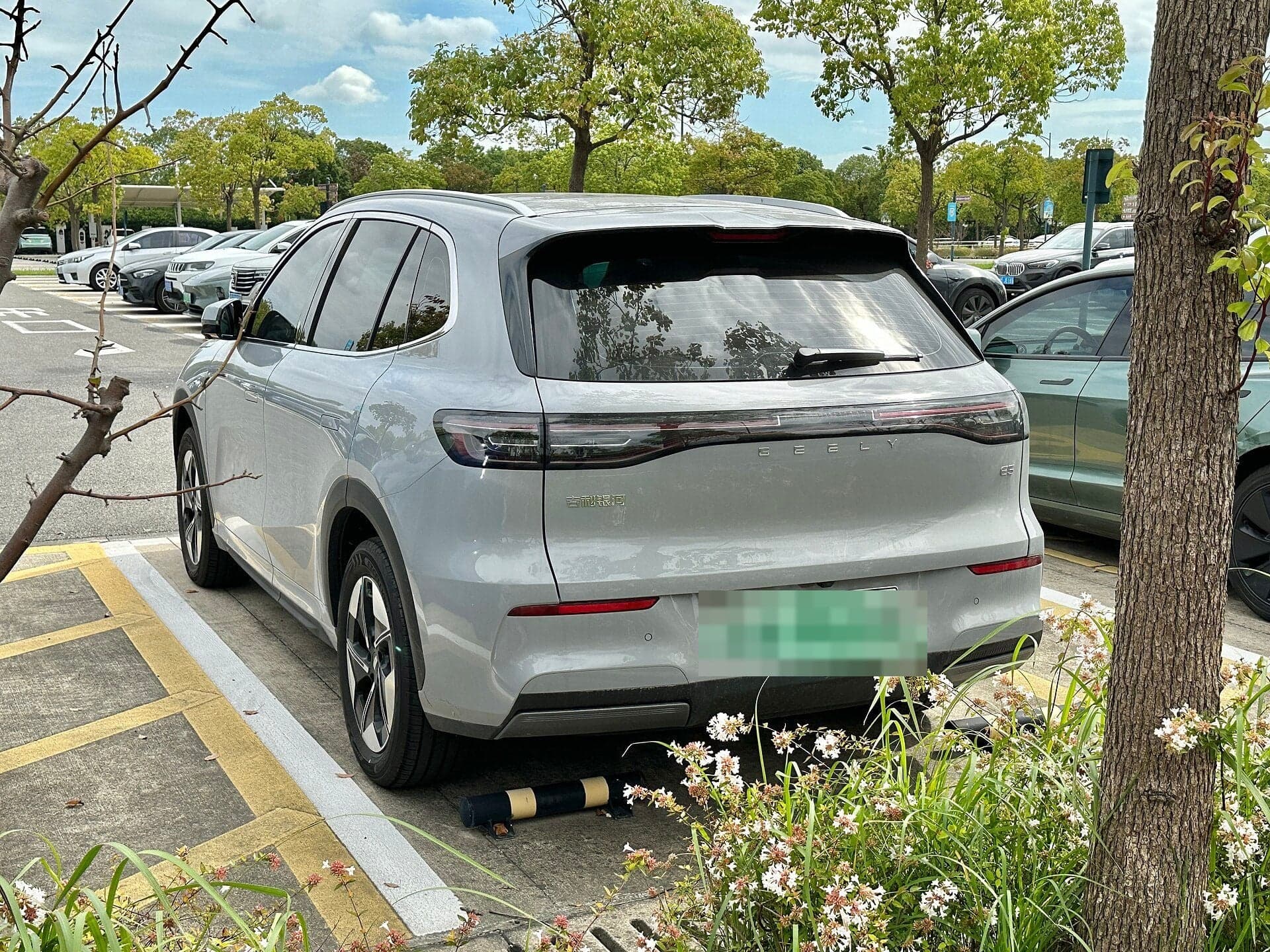 Geely Galaxy E5 — вид сзади (фото модели)