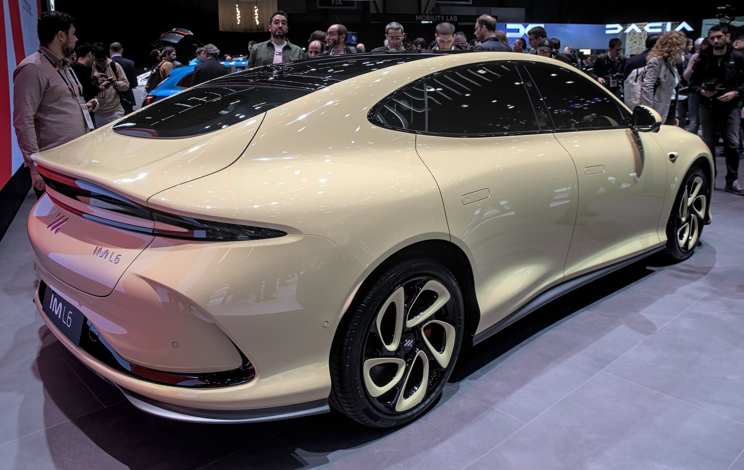 IM Motors L6 — вид сзади-сбоку (фото модели)