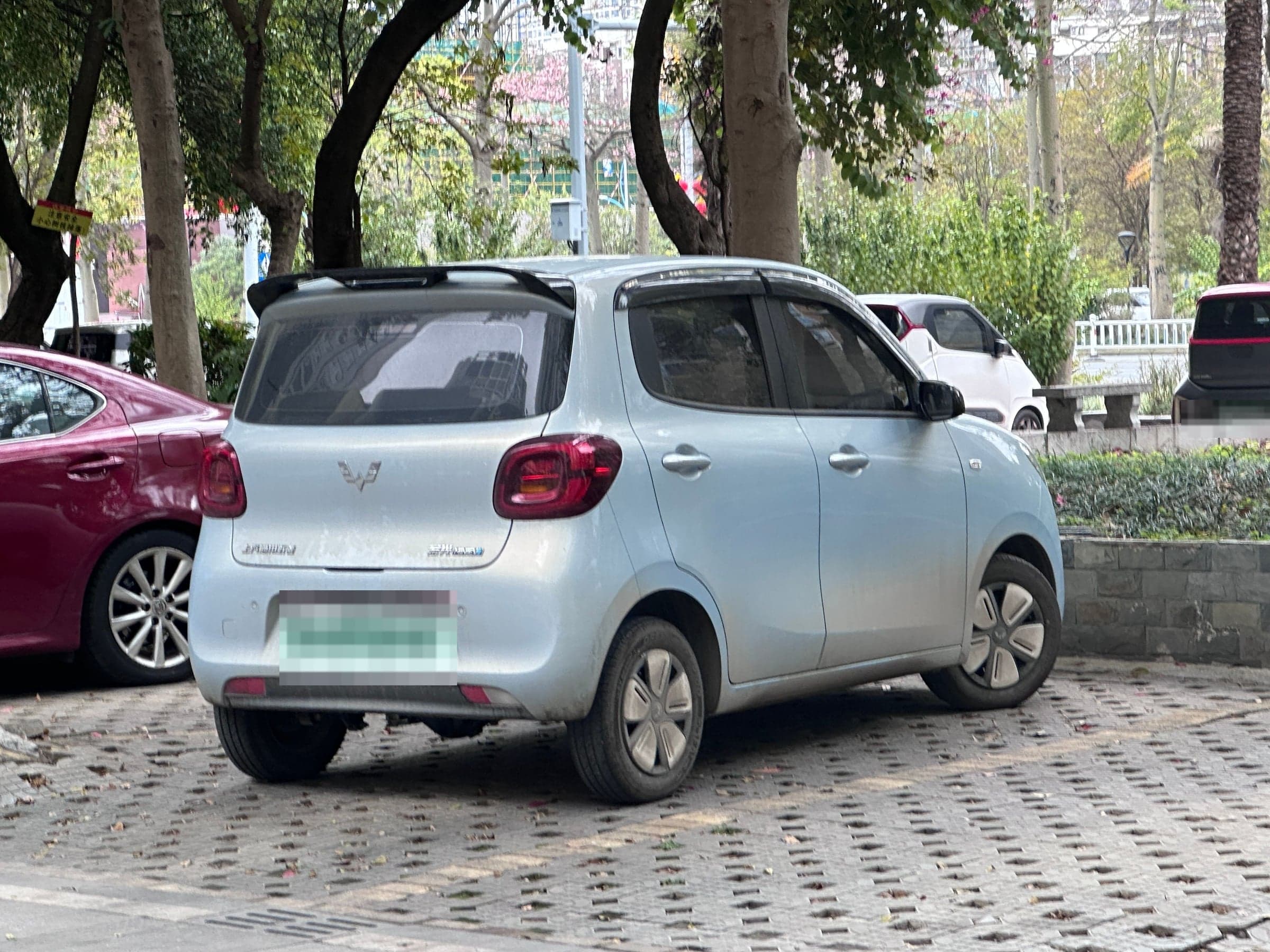 Wuling Hongguang Mini EV — вид сзади-сбоку (фото модели)